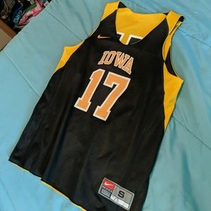 Small Iowa Hawkeyes basketball jersey